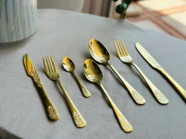 سرویس قاشق چنگال کاراجا 84 پارچه 12 نفره مدل Elegance Gold