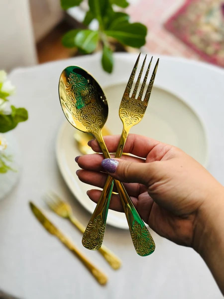 سرویس قاشق چنگال کاراجا 84 پارچه 12 نفره مدل Elegance Gold