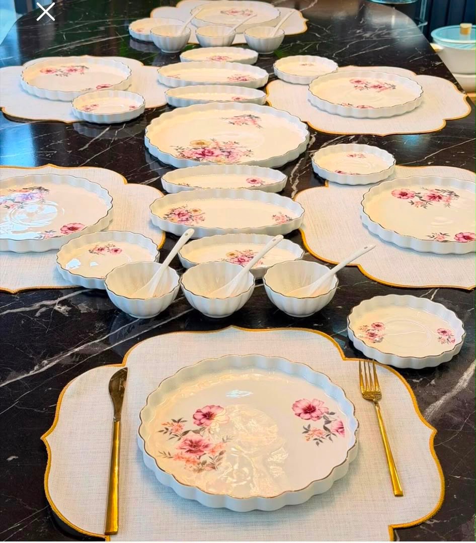 ست صبحانه‌خوری ۳۱ پارچه