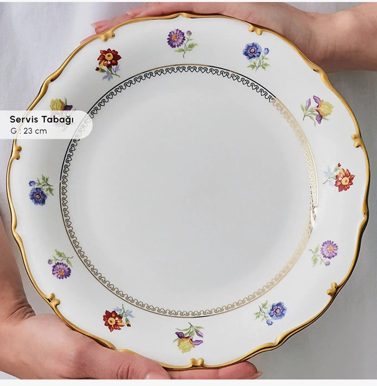 سرویس صبحانهخوری ۳۲ پارچه ۶ نفره کاراجا مدل Royal Bone Diana با طرح طلایی